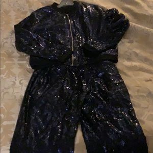 Fashion. Nova sweat suit